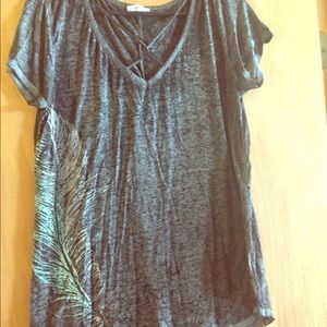 Maurice’s large T-shirt